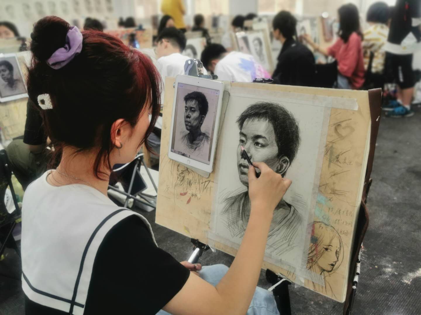 �人������ѵ����